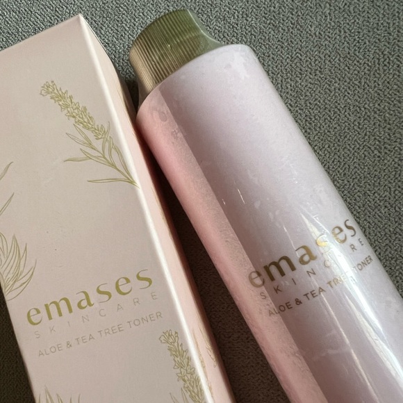 Aloe & Tea Tree Toner - Picture 2 of 3